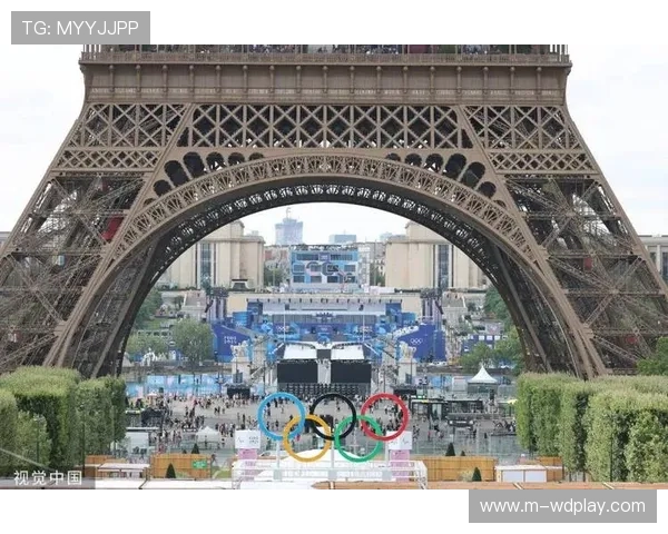 转播方测试塞纳河拍摄船，为奥运会开幕式准备