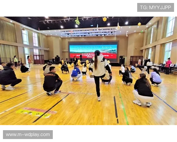 草原村排夏令营返乡大学生教垃圾分类，儿童排球队启蒙体教融合