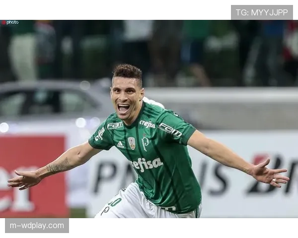 朗斯新帅德泽尔比迎主场首秀，战术风格初现端倪